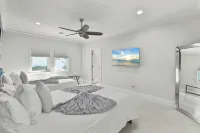 Bayfront Luxury House with Pool near Kemah Boardwalk with Pier