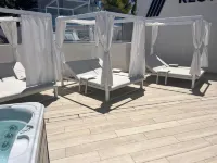Grand Horizon Luxury Boutique Apartments - Bathtub