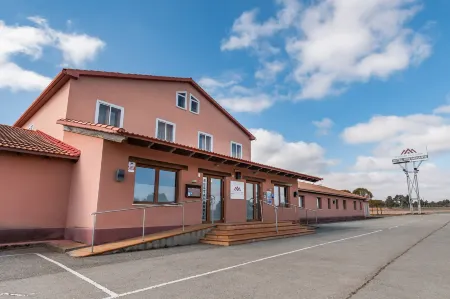 Hotel Puerta de Javalambre Отели в г. Гудар-Хаваламбре