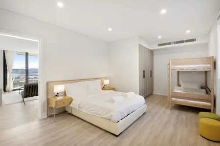 Lake View Suites Jindabyne Отели рядом с достопримечательностью «Сноуи Маунтинс Граммар Скул»