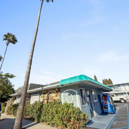 Super 7 Motel - Anaheim Packing District & Disneyland