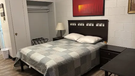 Ashcroft Motel Отели в г. Кэш Крик