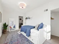 Well Appointed Home Steps from Pewaukee Lake