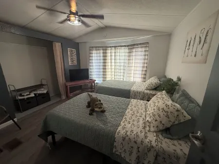 Charming 2-bedroom mobile home with WiFi and AC in Okeechobee