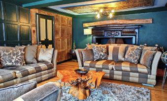 Luxury 9 Bed Manor House Hot Tub Cinema Room Skytv