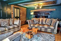 Luxury 9 Bed Manor House Hot Tub Cinema Room Skytv
