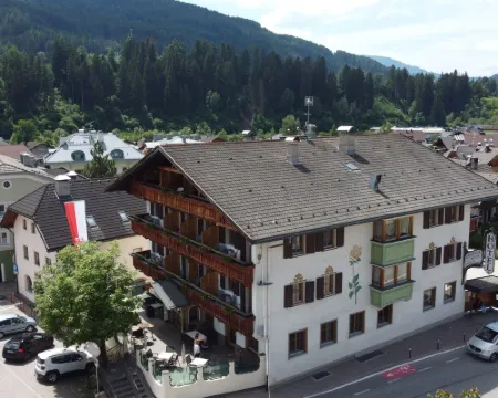 Hotel Goldene Rose Hotels in Monguelfo