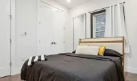 Contemporary Luxury 3 Bdr Apt for 6 +Free Parking