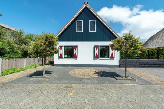 De Buitenplaats 97 Villa for 5-People Near Beach