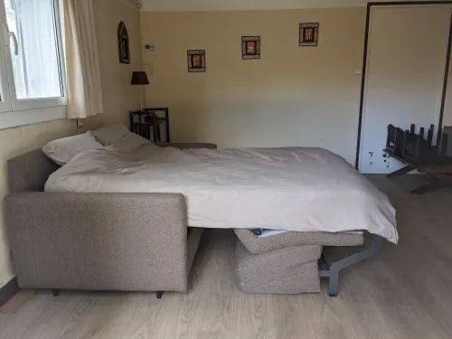 Charming T1 of 30 m² on the ground floor of villa