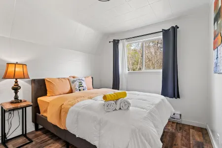 5Br Seattle Barn House, 15  to Stadiums