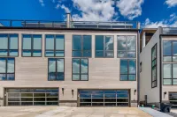 Luxury Home w/ Rooftop Patio - 7 Minutes to Downtown