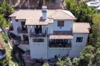 Casa Vista! Stunning Direct Hollywood Sign Views!!