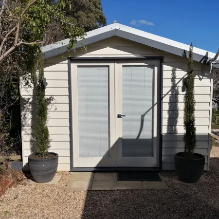 Luxurious Hilltop Studio, only 10 minutes walk to the main street of Daylesford
