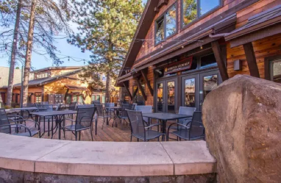 Cozy Sunriver Escape • Sleeps 12 • GameRoom + HotTub + EV + Sharc + River Access