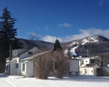 Cozy 2 Bedroom Apt - Walk To Hunter Mountain In The Catskills ハンターのホテル