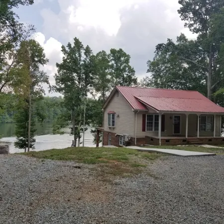 Mayo Lake Lower Unit Highend, Clean, Updated