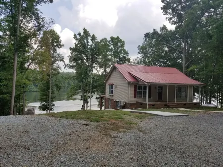 Mayo Lake Lower Unit Highend, Clean, Updated