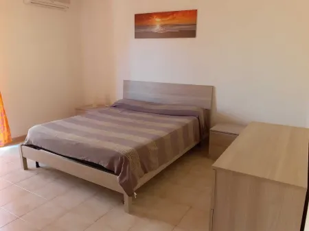 Grand Appartement Près de la Plage Отели в г. Lu Bagnu