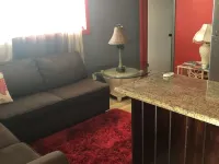 Cozy  apartment with beach 7 mins drive away. CAR RENTAL , A.C , CABLE,WIFI, Hotels in Michelson