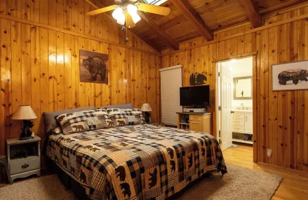 The Cozy 2 bedroom Pineland Chalet