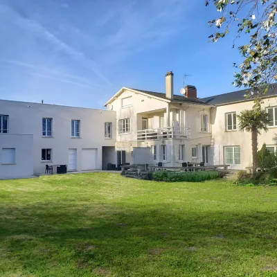 Magnificent apartment (80 m²) with 4 main rooms, 100 meters from the beach