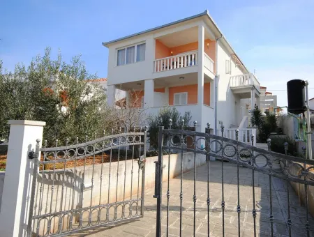 Designer Apartment 10 meters from the sea Отели рядом с достопримечательностью «Church of St. Charles Borromeo»