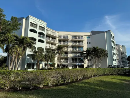 Almost Beachfront for Less -Ocean & Sunset Views-Near JW Marriott Отели рядом с достопримечательностью «Парк Каксамбас Бот»