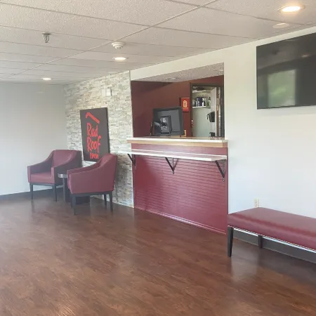 Red Roof Inn Queensbury Отели в г. Аргайл