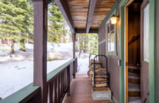 Charming, renovated Carnelian Bay Cabin