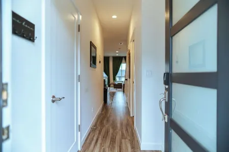 Modern and Bright South Salem Townhome Getaway with Game Room