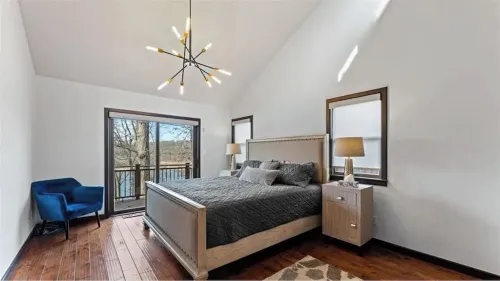 Quiet Lake Front House that is close to Downtown Rogers AR Hotels in Prairie Creek