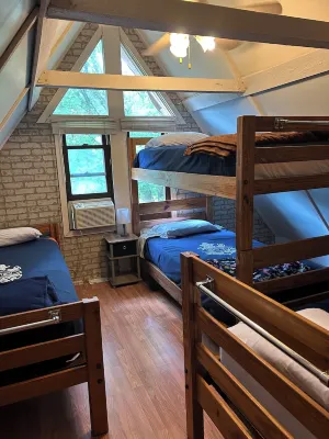 3 bedroom 2 bath renovated A frame on channel to Kuhn lake and the Barbee Chain Hawblitzel Party Cove 주변 호텔