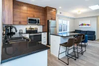 Modern condo #Self checkin #CityLife #Location #Rooftop Deck
