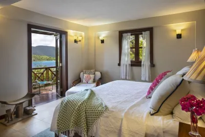 Fun luxury water front w/ dock & free wifi on private 8 acre peninsular estate Hotels near Smuggler's Cove