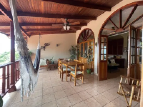 Gorgeous Views of Pacific and Rainforest