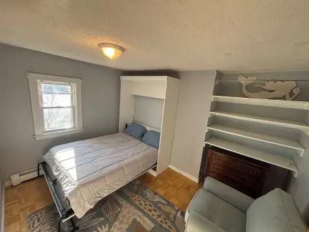 Relaxed South End Rockland Bungalow, 5 minute walk from downtown