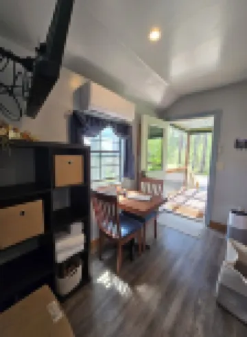 Eagle's Nest: a cozy cabin beneath the pines at Glacier Lodge Cabins