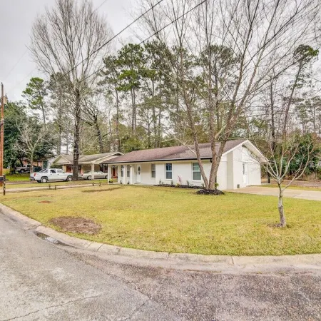 Modern home with 5 bedrooms 2.5 bathroom and 2 full kitchens.