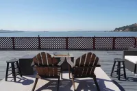 Pier on the Bay Vallejo附近的飯店