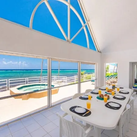 So Serene Oceanfront Villa, Rum Point, Private Beach, Hot Tub, Kayak, Snorkeling
