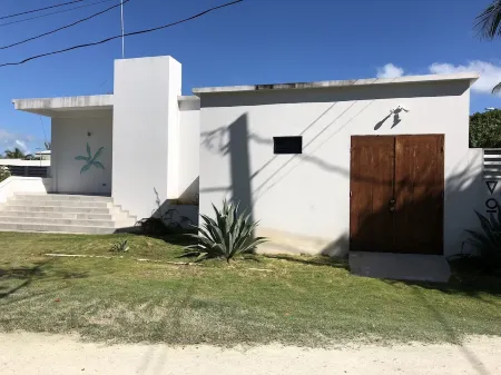 Private island oasis with pool Отели рядом с достопримечательностью «Сплит»