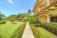 Peaceful 2BR condo with pool near ocean