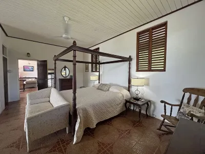 Bliss By The Sea Beachfront Hideaway w/ Great Pool and Amazing Seaviews Hotels in 