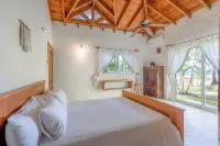 Casa del Rio: beachfront villa for 22 guests in Las Terrenas