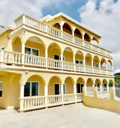 Simby D'lo A Presidential House Spectacular View.Pack up your luggage n move in.