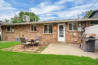 Large 2 bedroom home with HUGE Yard * Easy Access