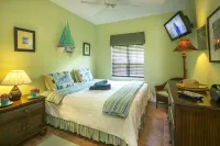 Grande Bay Condo Beautiful Morning- 3 Bedroom - Wraparound Balcony- Views!! Hotels in 