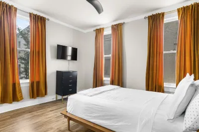 Luxury BOHO Highland Park Townhouse Hotels near Amtrak - Birmingham