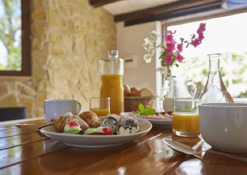 West Cottage in villa with pool, jacuzzi and sea view